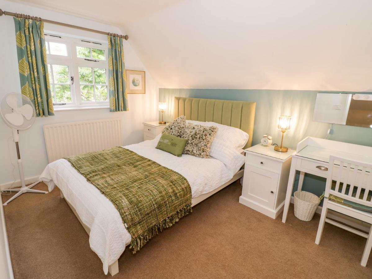 Hock-Tide Cottage เคนิลเวิร์ท ภายนอก รูปภาพ