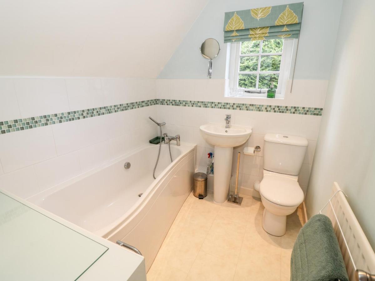 Hock-Tide Cottage เคนิลเวิร์ท ภายนอก รูปภาพ